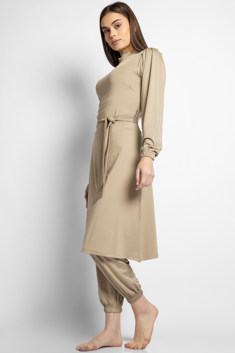 ELEGANT MODEST
