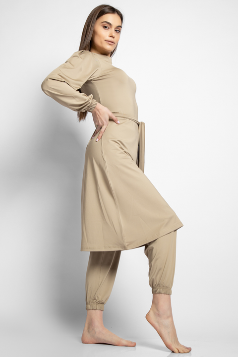 ELEGANT MODEST